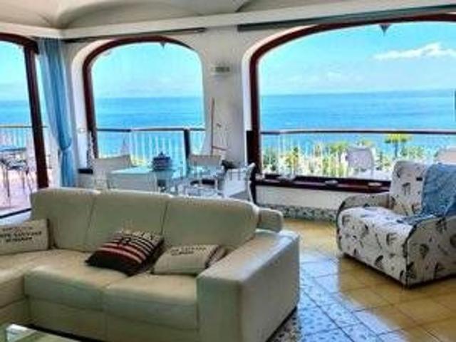 Case e ville in vendita di 91 m² in Via Castiglione