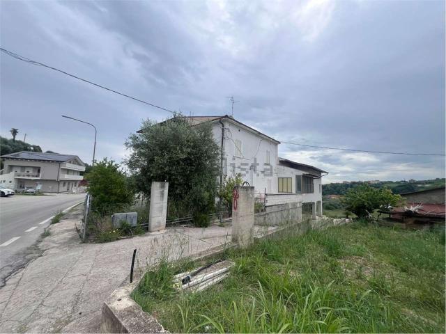 Case e ville in vendita di 91 m² in Via Iconicella, 22