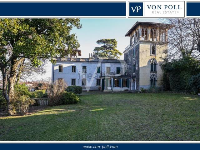 Case e ville in vendita di 928 m² in Via Tombolea, 18