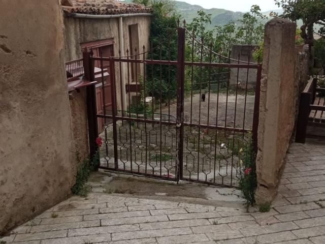 Case e ville in vendita di 92 m² in Via Carlo V, 48