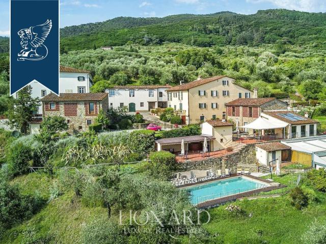 Case e ville in vendita di 930 m²