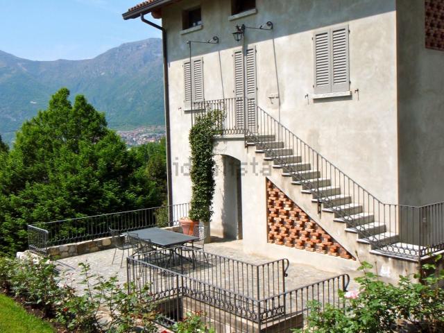 Case e ville in vendita di 930 m² in Via delle Gagliarde