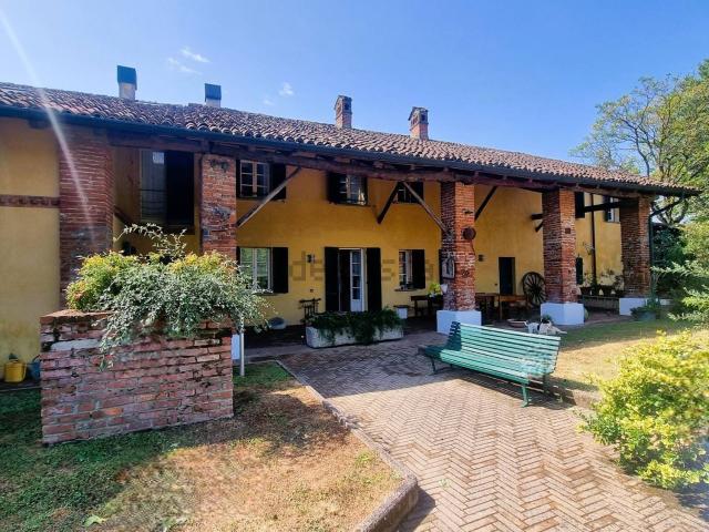 Case e ville in vendita di 930 m² in Via P. Gobetti, 2