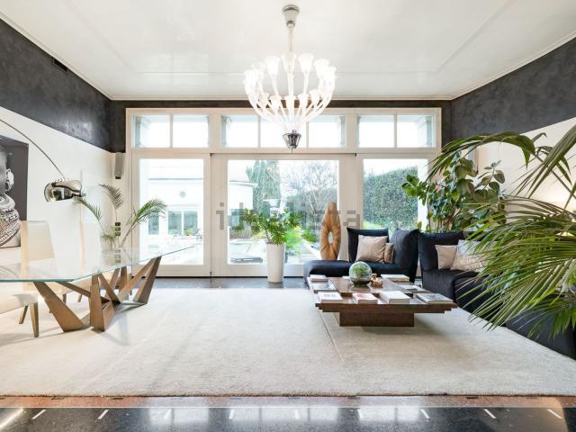 Case e ville in vendita di 930 m² in Via Roma