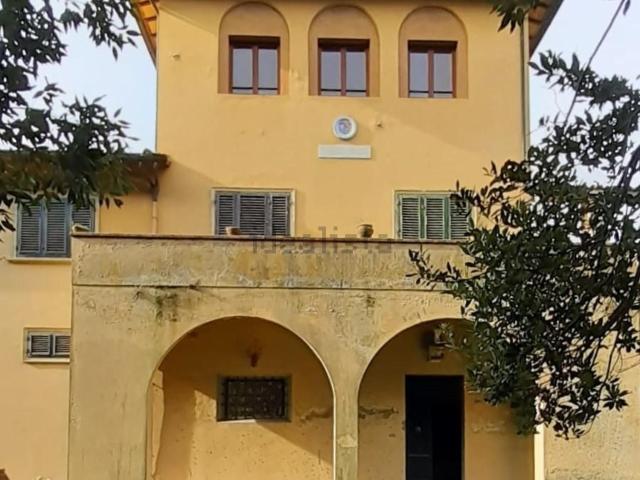 Case e ville in vendita di 930 m² in Via Tosco Romagnola Est