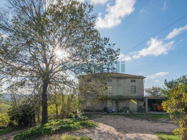 Case e ville in vendita di 930 m² in Contrada Menocchia