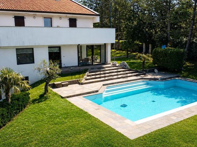 Case e ville in vendita di 430 m² in Frazione Duino