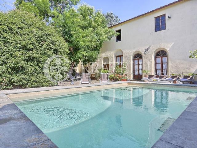 Case e ville in vendita di 930 m² in Via di Tavolese, 208