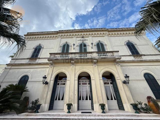 Case e ville in vendita di 930 m² in Piazza Don Tonino Bello, 73031