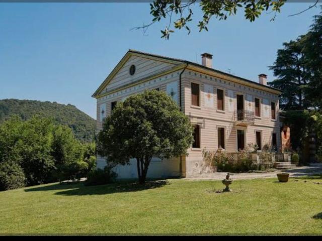 Case e ville in vendita di 933 m² in Via San Marcello, 4