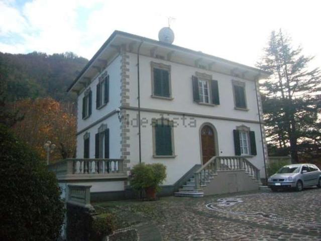 Case e ville in vendita di 935 m²