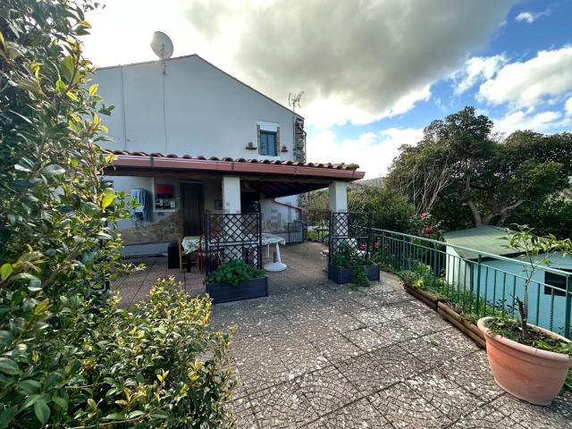 Case e ville in vendita di 97 m² in Via A. Moro, 12