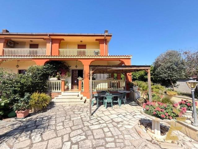 Case e ville in vendita di 97 m² in Via di Cavallo Morto, 43