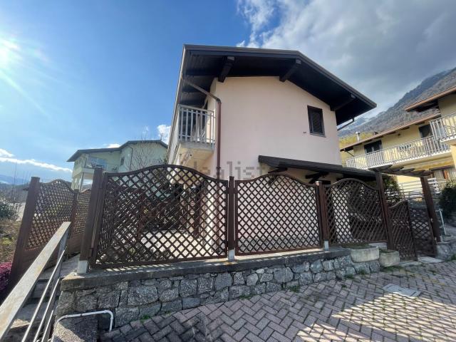 Case e ville in vendita di 97 m² in Via Sant&apos Anna