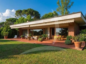 Case e ville in vendita di 940 m²