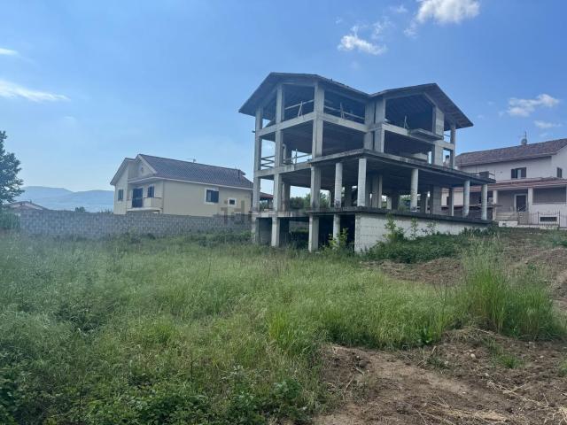 Case e ville in vendita di 940 m² in Via Toraldo
