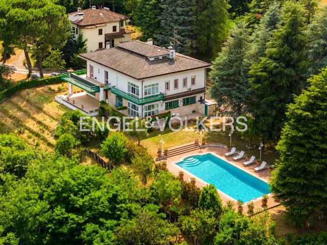 Case e ville in vendita di 942 m² in Via Campescolo