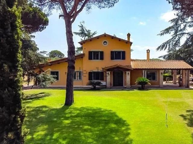 Case e ville in vendita di 943 m² in Via Nazareno Strampelli, 3