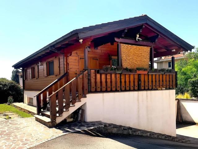 Case e ville in vendita di 94 m² in Via Lionelli, 26
