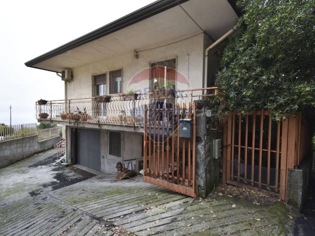 Case e ville in vendita di 94 m² in Via Miscarello Salice, 6