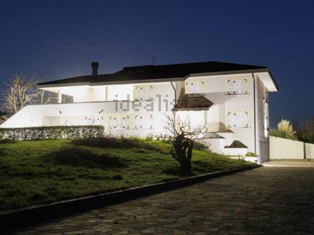 Case e ville in vendita di 950 m² in Piazza Capitello