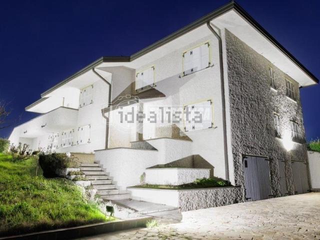 Case e ville in vendita di 950 m²