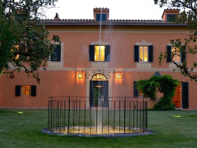 Case e ville in vendita di 950 m² in Via Assisana