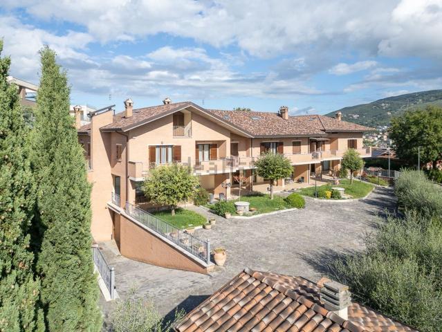 Case e ville in vendita di 950 m² in Via Francesco Nitti
