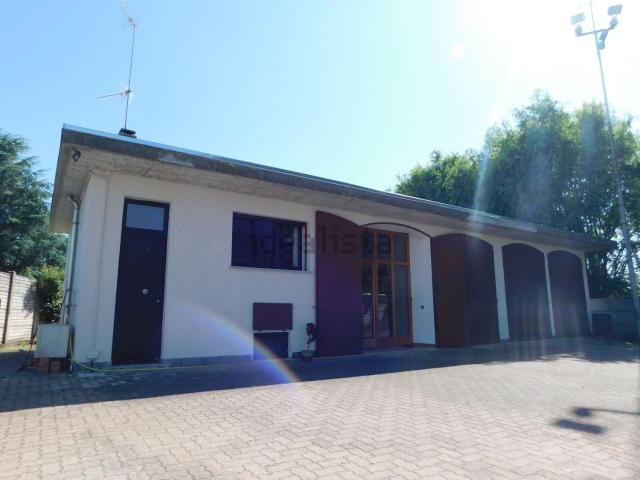 Case e ville in vendita di 950 m² in Via Galileo Galilei, 17