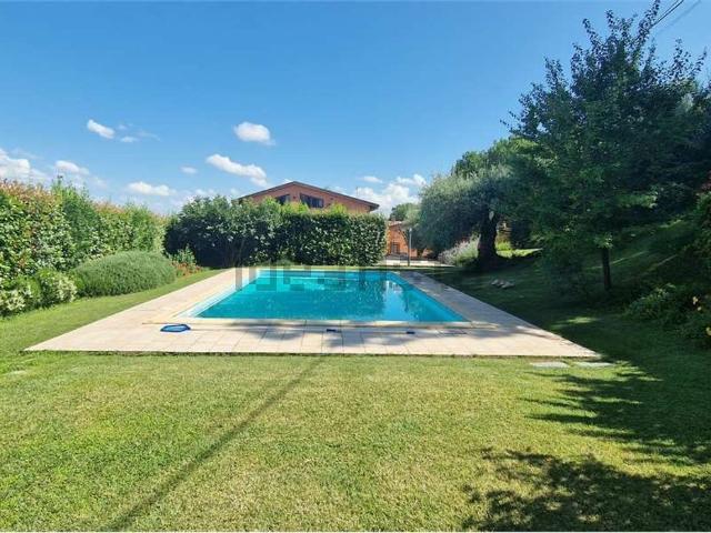 Case e ville in vendita di 953 m² in Strada Eugubina