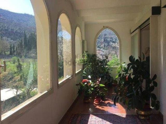 Case e ville in vendita di 958 m²