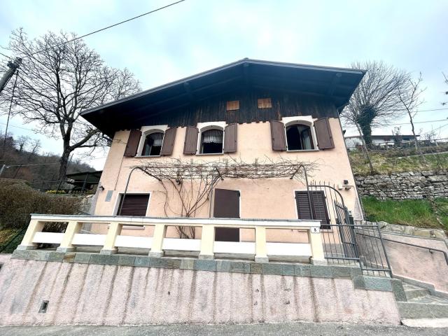Case e ville in vendita di 95 m² in Via Aglio, 8