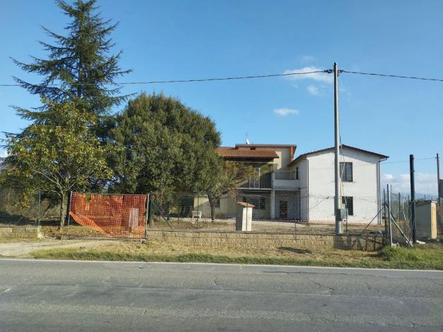 Case e ville in vendita di 95 m² in Via Cassia