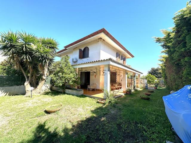 Case e ville in vendita di 95 m² in Via delle Vigne, 29