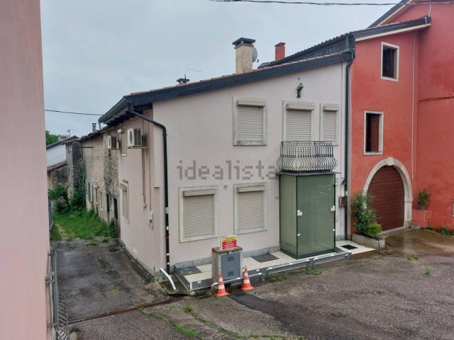 Case e ville in vendita di 95 m² in Via Monte Schiavi, 35