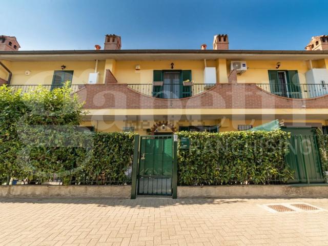 Case e ville in vendita di 95 m² in Via Roma, 10