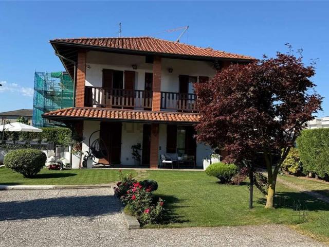 Case e ville in vendita di 95 m² in Via Claudio Monteverdi