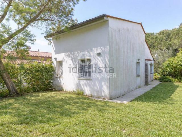 Case e ville in vendita di 96 m² in Via Literno