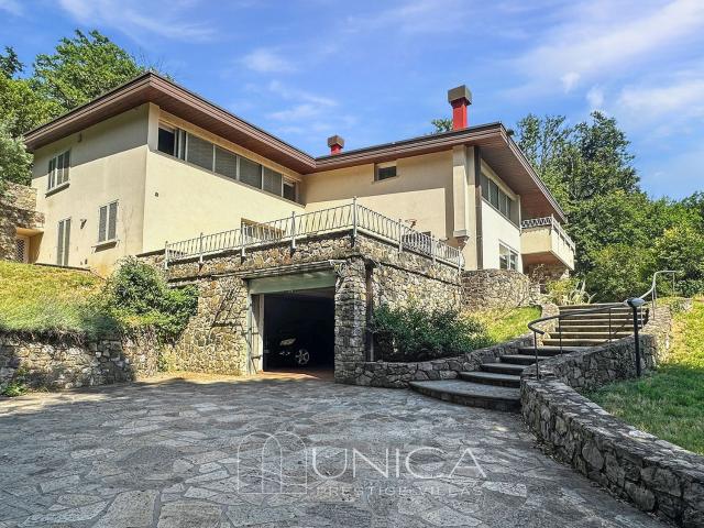 Case e ville in vendita di 970 m²