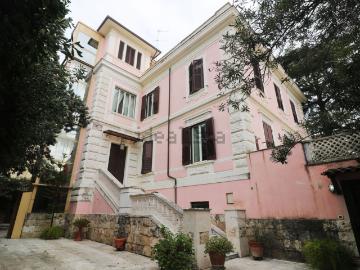 Case e ville in vendita di 980 m² in Via Vincenzo Monti
