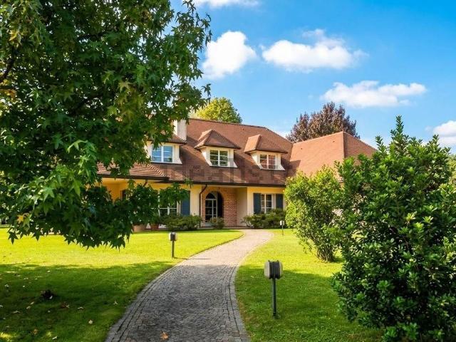 Case e ville in vendita di 980 m² in Viale Kennedy