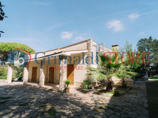 Case e ville in vendita di 468 m² in Via Madonna delle Vigne, 1