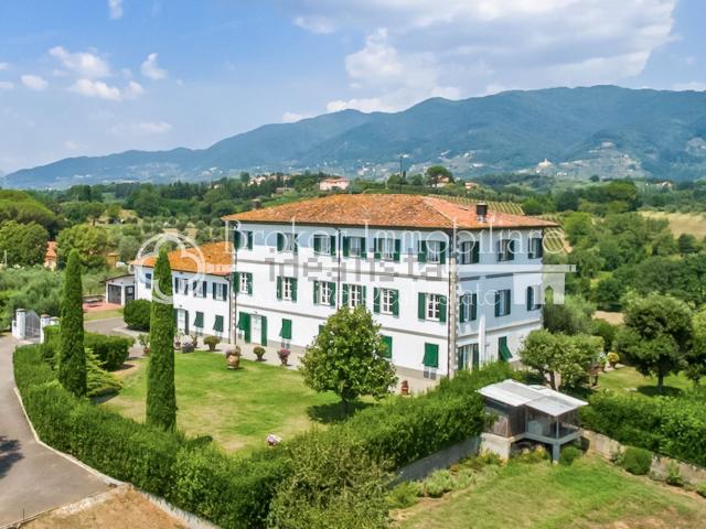 Case e ville in vendita di 985 m² in Via villa di faggioni