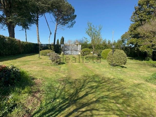 Case e ville in vendita di 120 m² in Strada della Castellina