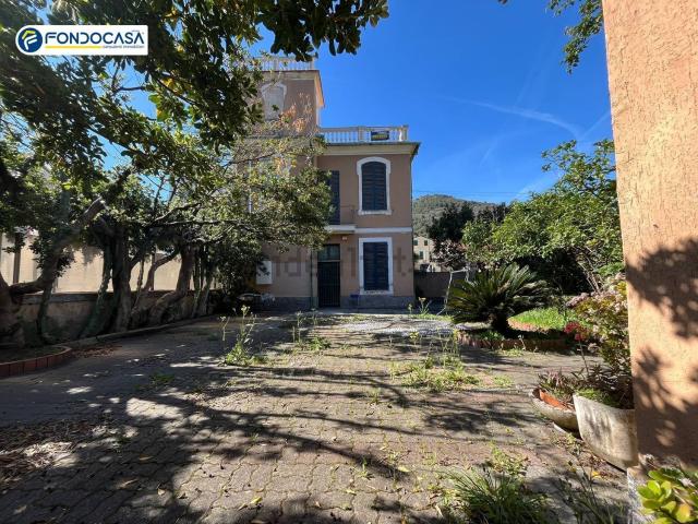 Case e ville in vendita di 98 m² in Via Viglieri