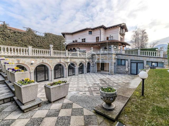 Case e ville in vendita di 990 m² in Via Intra Premeno, 60