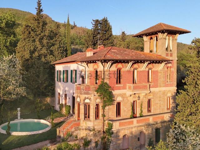 Case e ville in vendita di 991 m²