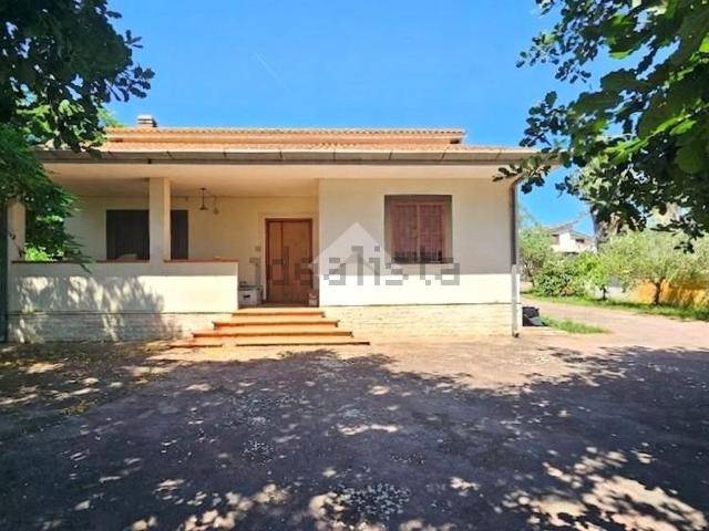Case e ville in vendita di 99 m² in Strada Macchia Grande, 35