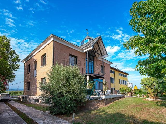 Case e ville in vendita di 1005 m² in Via Cà Nove