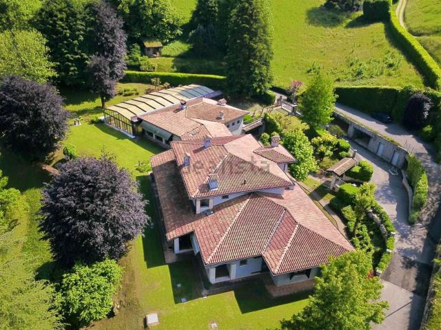 Case e ville in vendita di 1009 m² in Via Miravalle